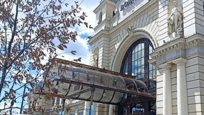 У Львові біля вокзалу пограбували чоловіка