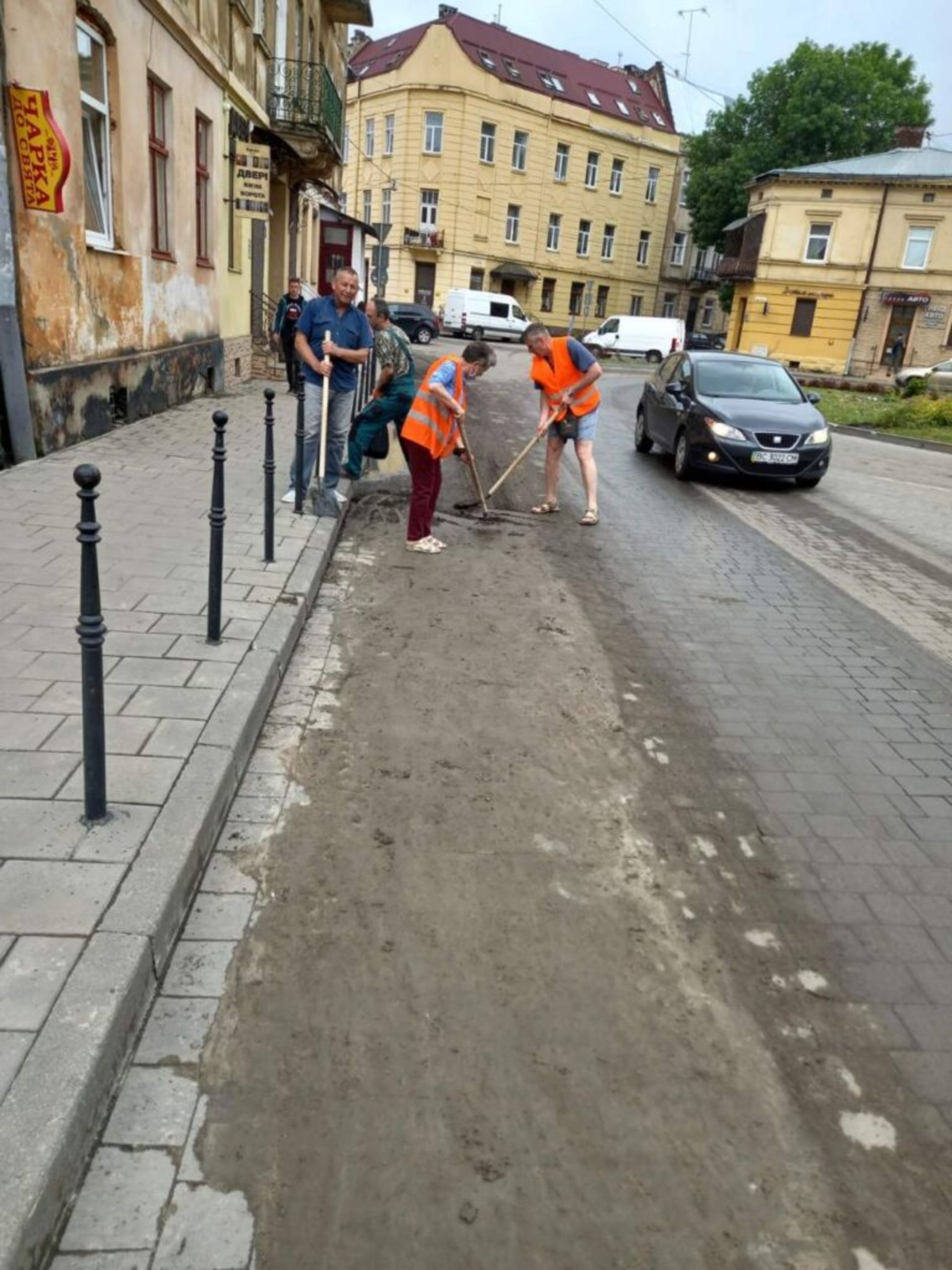 У Львові ліквідовують наслідки негоди, фото ЛМР