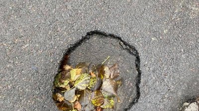 У Львові провалюється дорога (ФОТО)