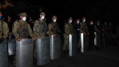 В Україну рвуться сотні  іноземців: прикордонники викликали поліцію і Нацгвардію (ВІДЕО, ФОТО)