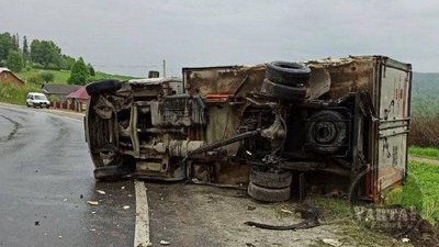 На трасі Київ-Чоп перекинулась вантажівка (ФОТО)