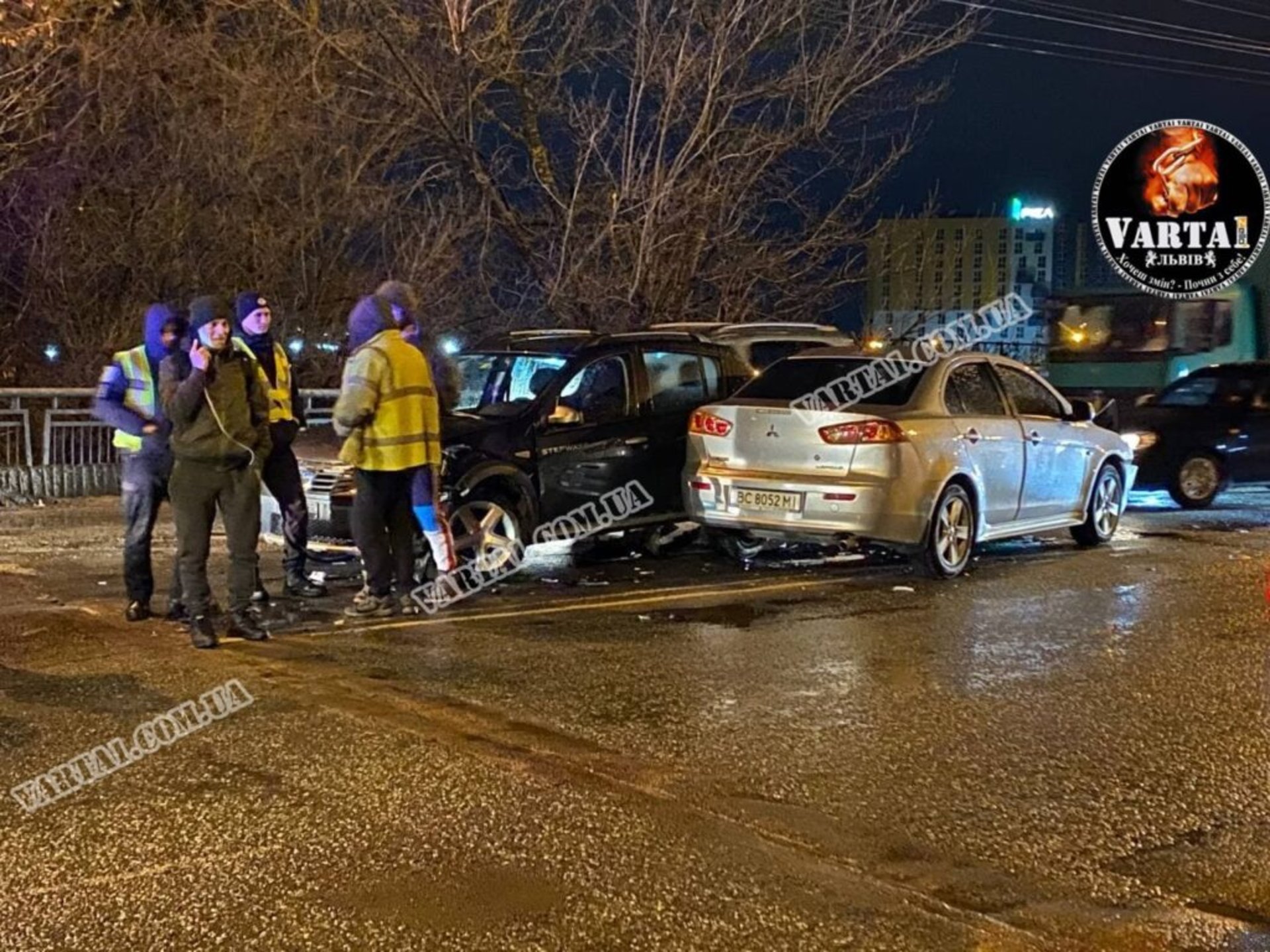 У Львові в потрійну ДТП потрапив пасажирський автобус