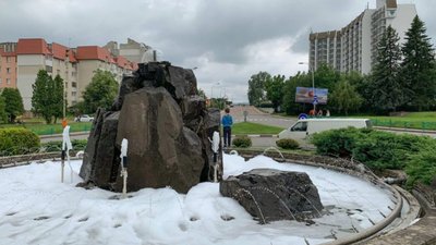 У Трускавці міський фонтан перетворили на джакузі (ФОТО)