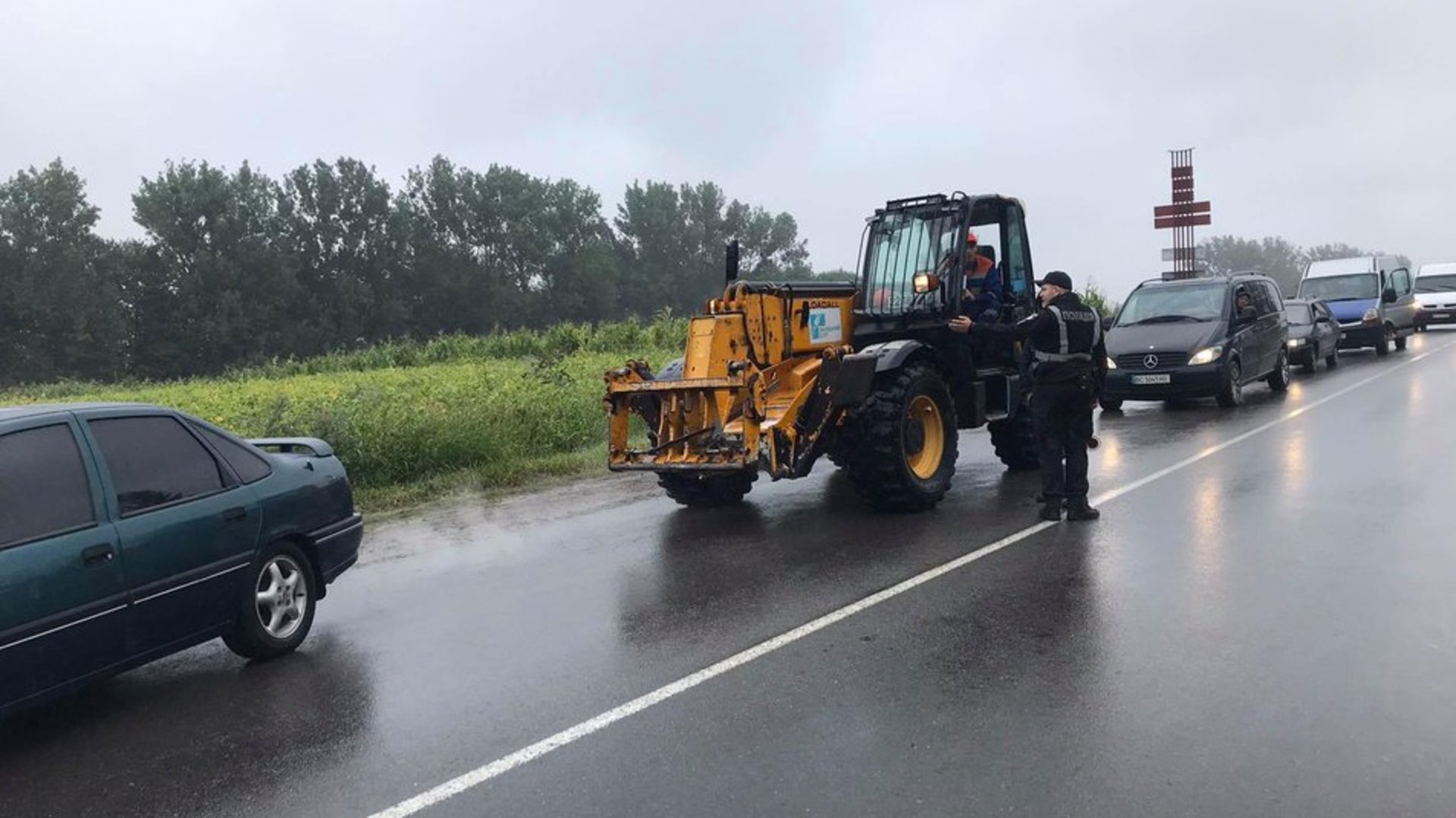 На Львівщині люди перекривали дорогу Сокаль - Червоноград
