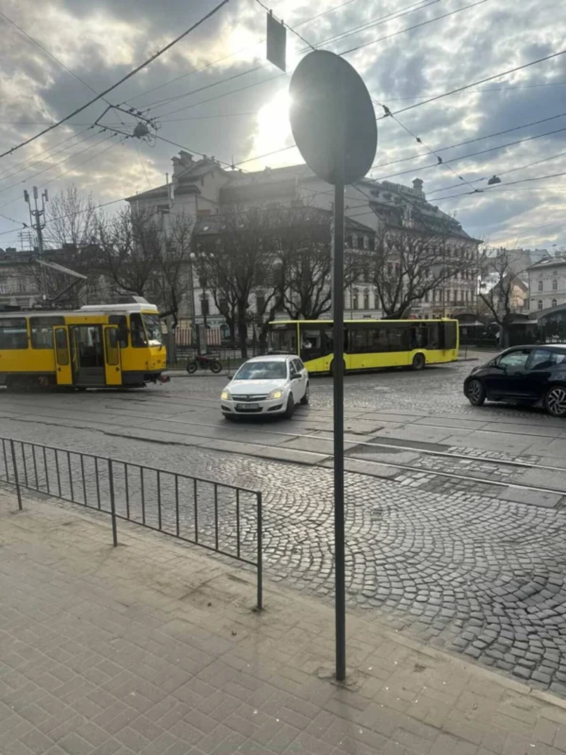 У центрі Львова горить будинок, фото Четверта студія