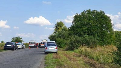 На Львівщині через ДТП заблоковано проїзд дорогою (ФОТО)
