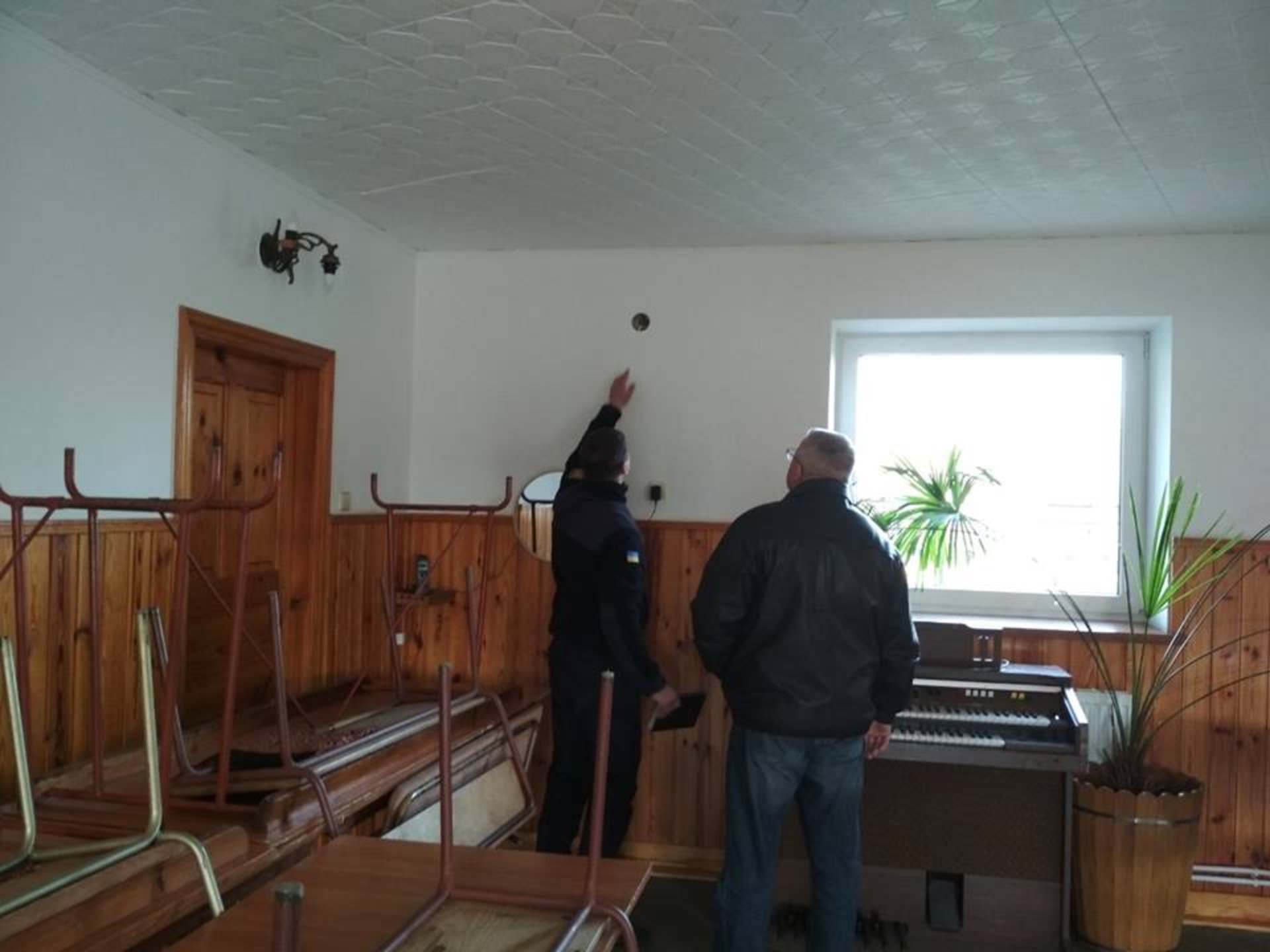 Напередодні Великодня на Львівщині рятувальники перевіряють стан пожежної безпеки храмів