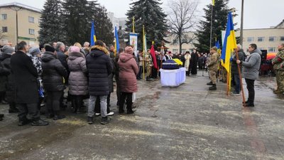 У Стебнику попрощалися з загиблим Героєм Миколою Поповичем