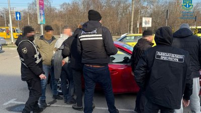 На Львівщині 45-річний чоловік вимагав гроші у жінки