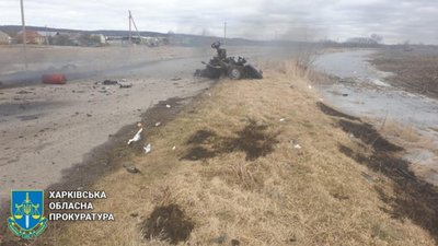 На Харківщині снаряд влучив у цивільне авто (ФОТО)