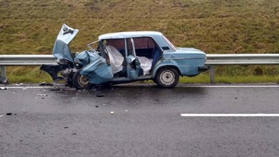 Біля Львова у жахливій аварії загинув водій (ФОТО)