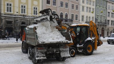 У Львові є 136 одиниць снігоприбиральної техніки, але на вулицях працює лише 81 одиниця, - Маруняк (ВІДЕО)