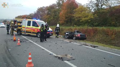 На Львівщині у жахливій аварії загинули двоє людей (ФОТО)