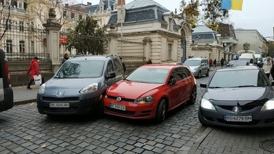 У центрі Львова не розминулись автомобілі (ФОТО)
