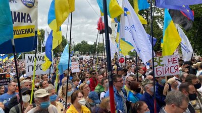 На підтримку Порошенка під суд вийшло 10 тисяч осіб (ФОТОРЕПОРТАЖ)