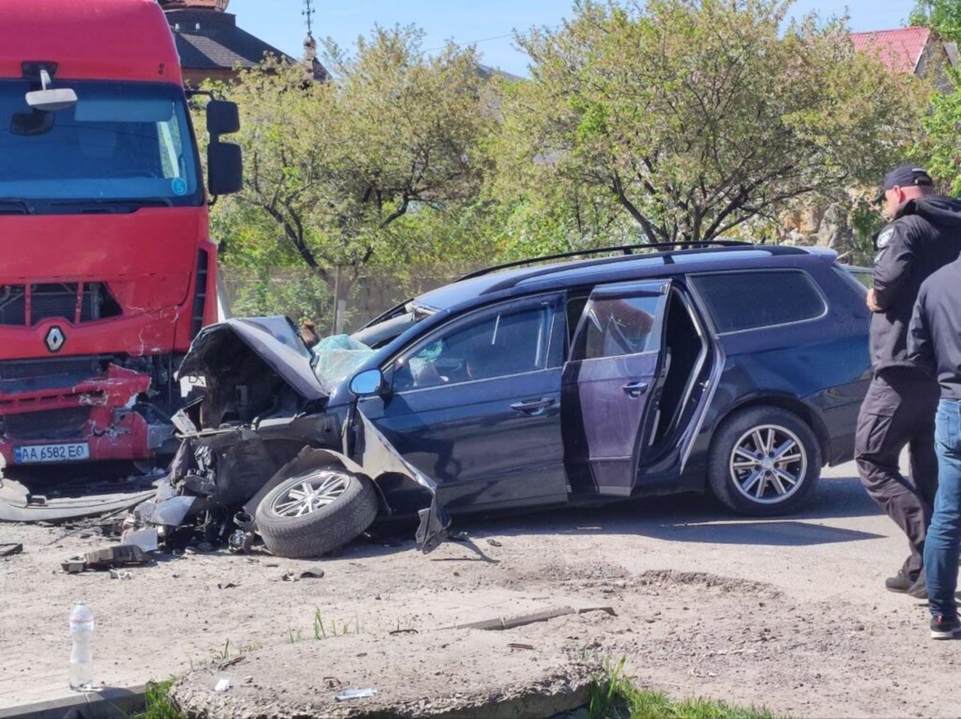 На Львівщині легковик не розминувся із вантажівкою