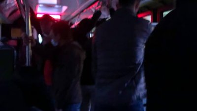 У Львові водії маршруток вимикають світло в салонах, щоб не було видно натовп пасажирів (ФОТО)