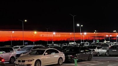 У Львові небо вкрилось яскравим кольором (ФОТО)