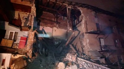 Як у Львові туристам роками здавали квартири в аварійному будинку: подробиці руйнування стіни від ДСНС