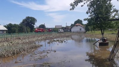 На Львівщині річкова вода підтоплює присадибні ділянки