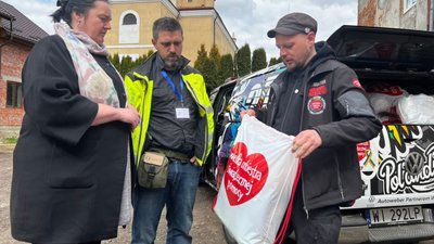 Польські волонтери передали до Львова набори з речами першої необхідності