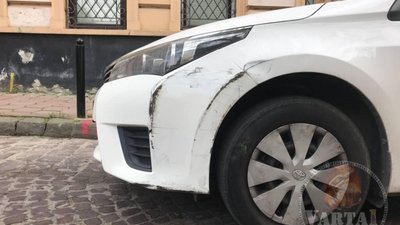 Пошкодили білу "Тойоту": у Львові шукають свідків ДТП (ФОТО)