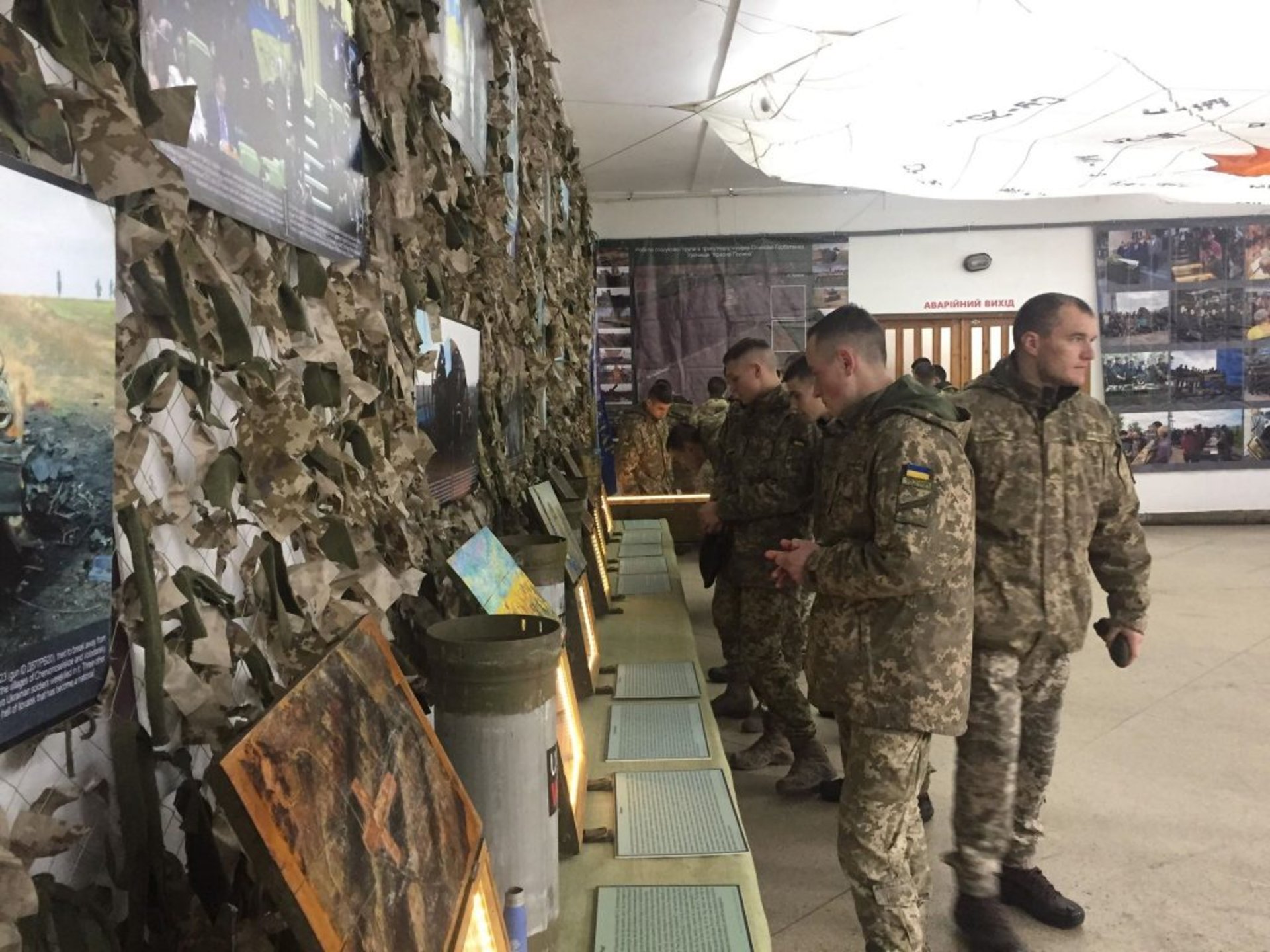 До Львова приїхала пересувна виставка "Блокпост Пам'яті". Фото Юра Кенцало 4studio