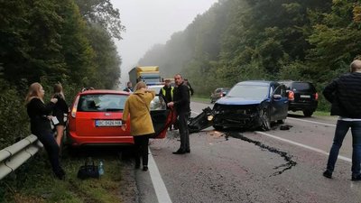Як між Новояворівськом та Івано-Франкове не розминулись автомобілі (ФОТО)