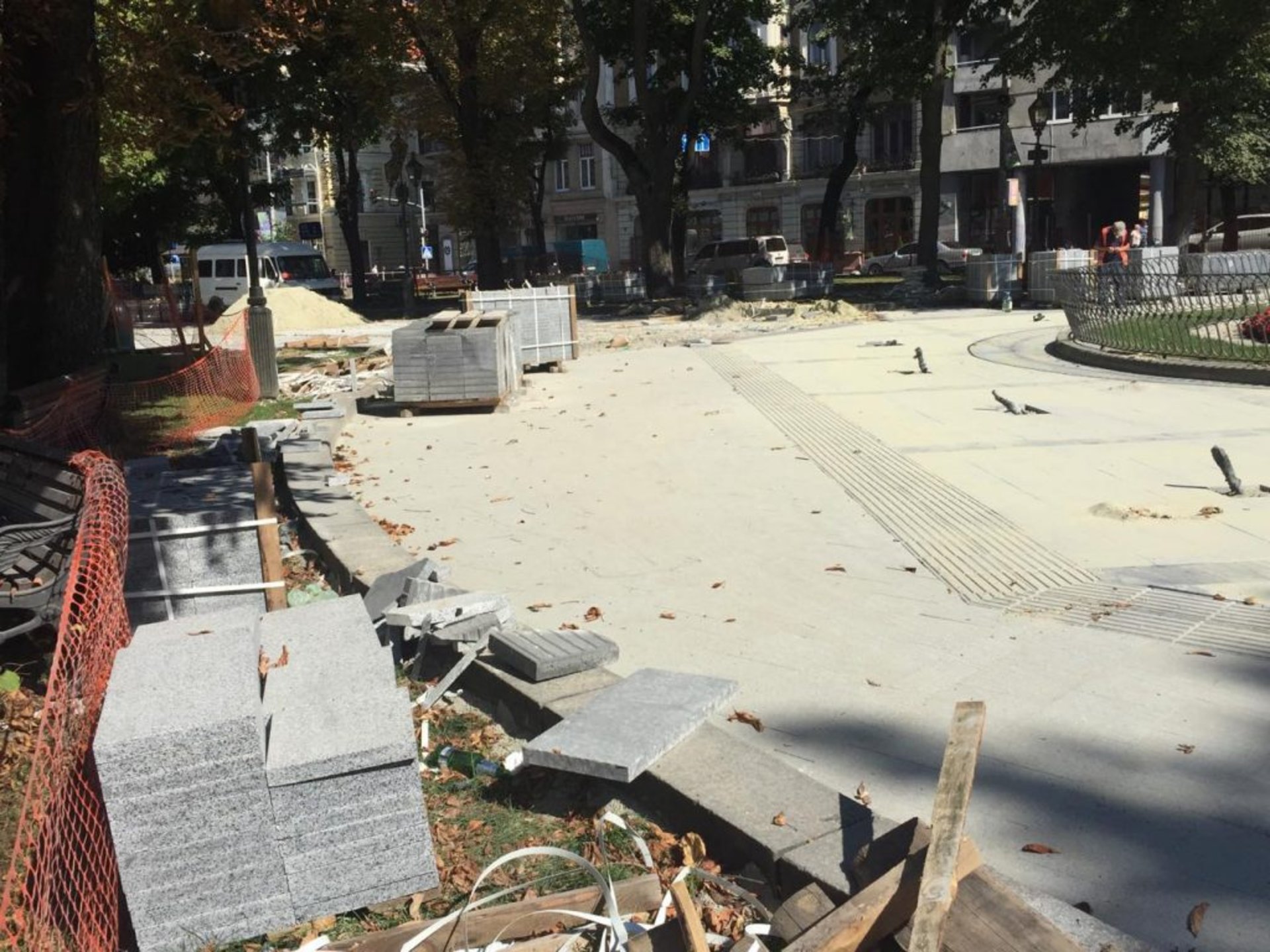 До кінця листопада цього року відремонтують алею на пр. Свободи, фото Кенцало Юра, 4studio