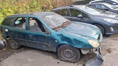 У Львові на арештмайданчик перемістили ще дві покинуті автівки