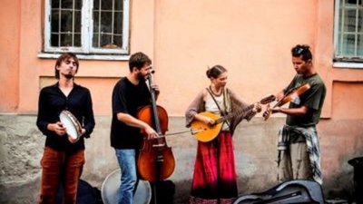 Садовий хоче "взяти під себе" вуличних музикантів