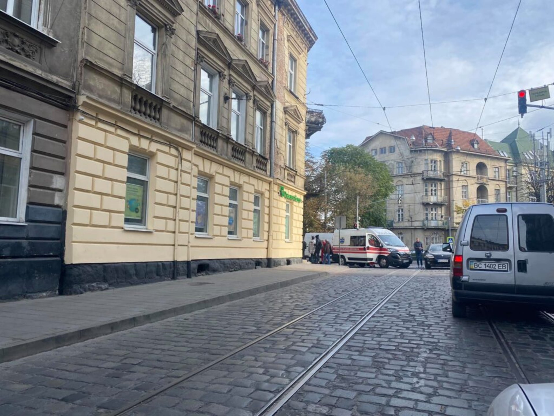 У Львові в ДТП потрапив автомобіль швидкої медичної допомоги, фото Варта-1