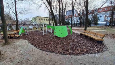 У Львові облаштували новий дитячий майданчик (ФОТО)
