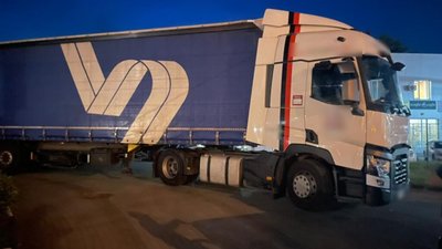 Прикордонники Луцького загону виявили тягач, якого викрали у Франції