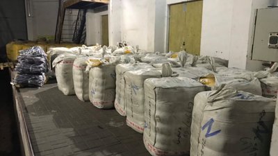 На кордоні із Польщею конфіскували 18 тонн одягу