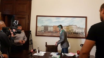 Зама Садового облили зеленою фарбою