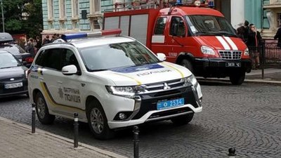 У центрі Львова  погрожували підірвати іномарку