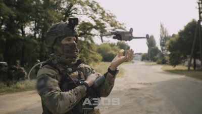 "Азов" показав, як б'є по БМП росіян з повітря