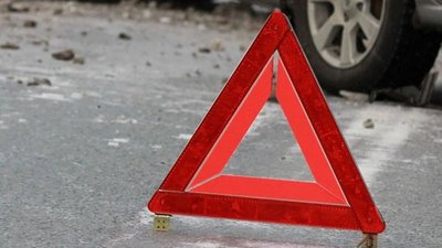 ДТП біля Львова: п‘ятеро чоловіків госпіталізовано після зіткнення фури з легковиком