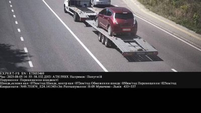 На Львівщині оштрафували авто, яке перевозили на лаветі