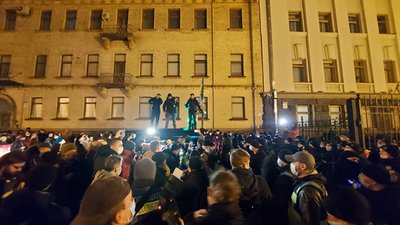 У Києві намагаються прорватися до Офісу президента (ФОТО, ВІДЕО)