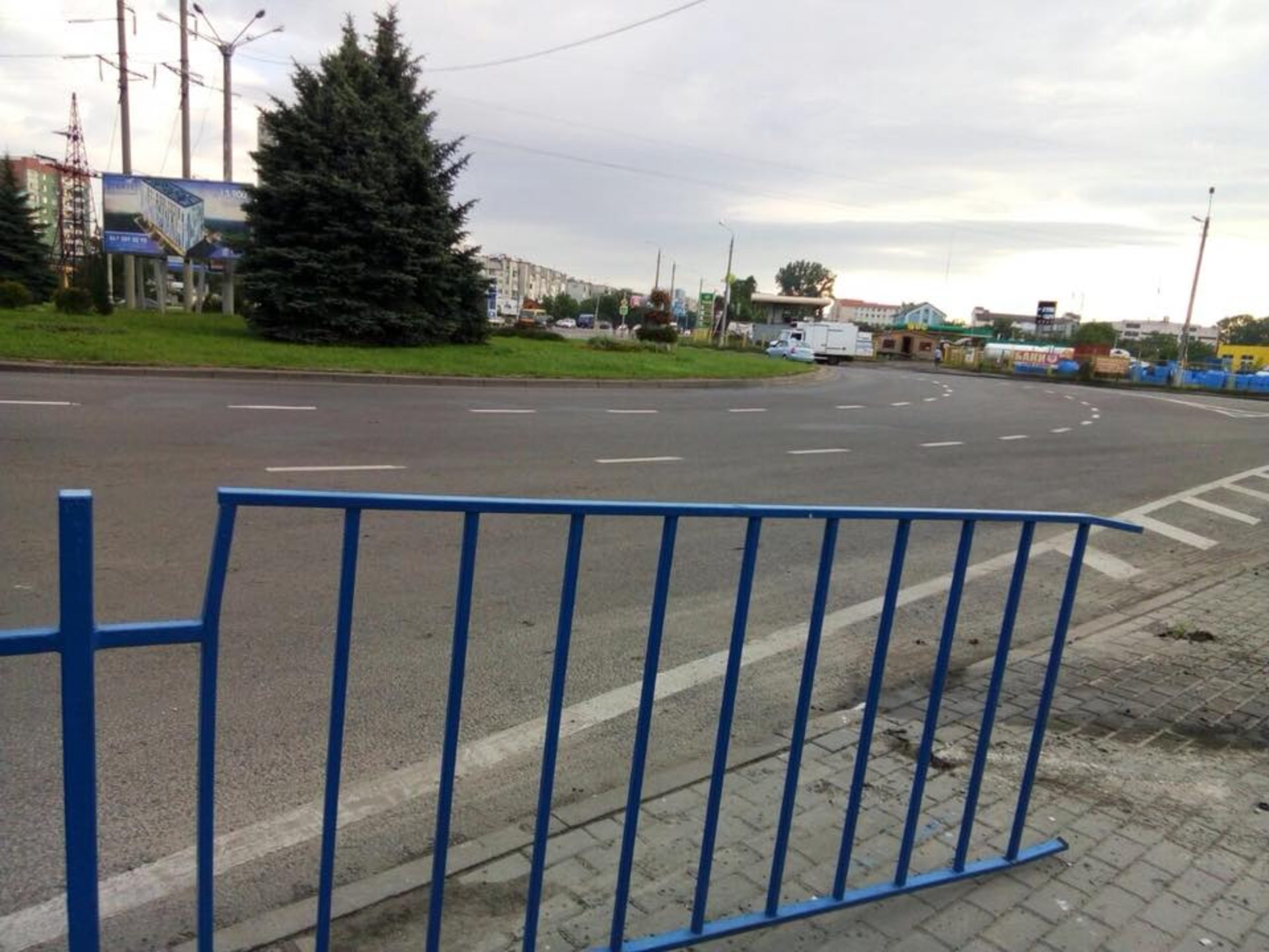 Як у Львові водій на "євробляхах" тікав від поліції. Фото Варта-1