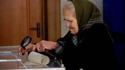 У Зіболках на дільниці одній людині надали кілька виборчих бюлетенів