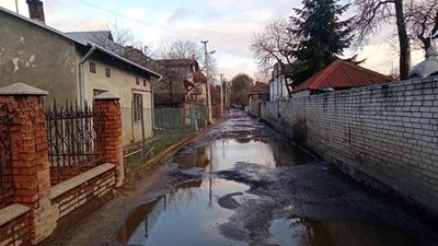 То є Львів: мешканці роблять ремонт вулиць за власний кошт (ФОТО)