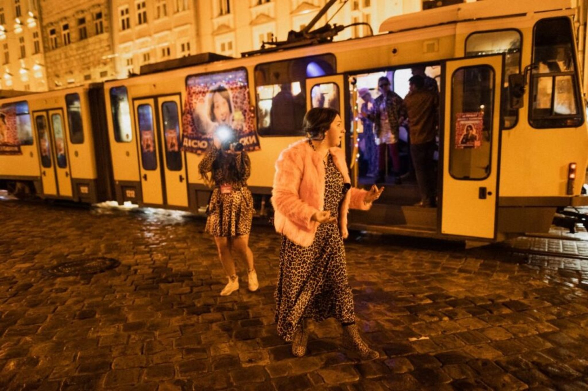 У Львові у трамваї влаштували дискотеку, фото Типовий Львів