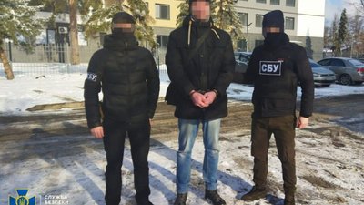 СБУ затримала у Києві колаборанта, який намагався сховатися від правосуддя у лавах представництва Червоного Хреста