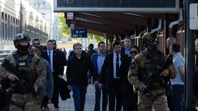 Блінкен обіцяє Україні більше допомоги, яка змінить ситуацію на полі бою