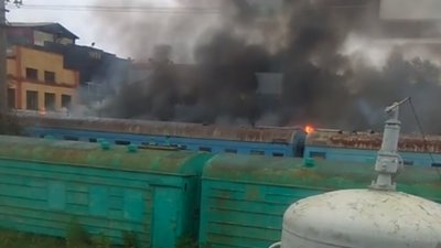 У Львові масштабна пожежа на території П’ятого парку залізниці (ВІДЕО, ФОТО)