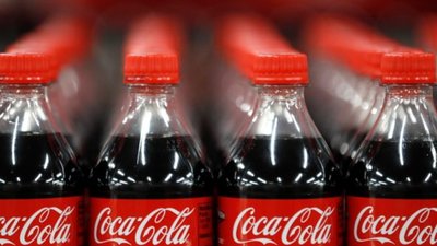 Завод Coca-Cola в Україні поступово відновлює роботу