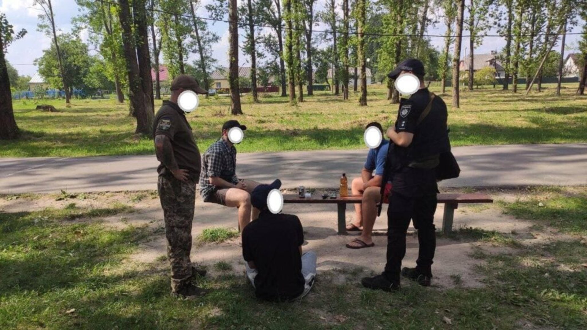 На Волині вручили повістки людям, які на вулиці вживали алкоголь